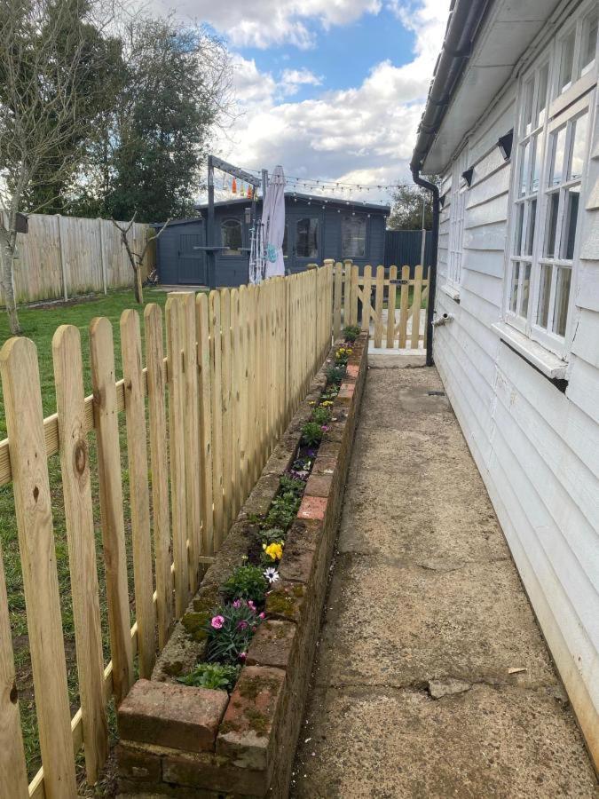 The Potting Shed. Small But Perfectly Formed Cantorbéry Extérieur photo